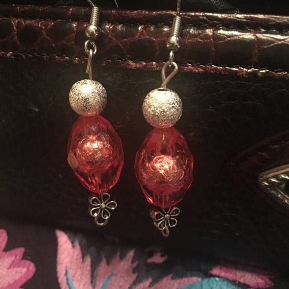 🆕Coral color beaded dangle earring NWT - Picture 2 of 8